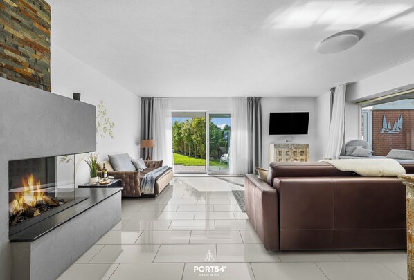 TV, DVD player, books, stereo - Villa Ein Bisschen Edler - Exclusive house, 8 people, quiet and central location (Büsum)