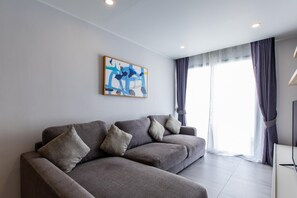 Apartment, Balcony | Living area
