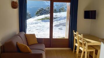 Fernseher, Tischtennisplatte