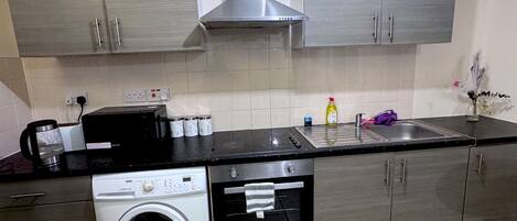 Mikroaaltouuni, uuni