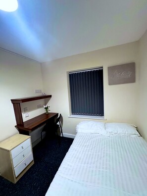 2 bedrooms, iron/ironing board, internet, bed sheets