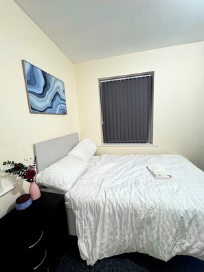 Iron/ironing board, Internet, bed sheets