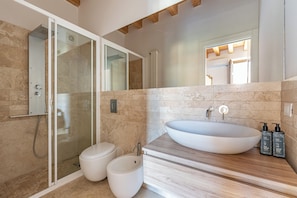 Apartment, 3 Schlafzimmer, Balkon | Badezimmer