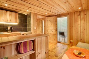 Interior - Bungalow '19 - Finnhütte' with Private Terrace and Shared Garden (Niesky)