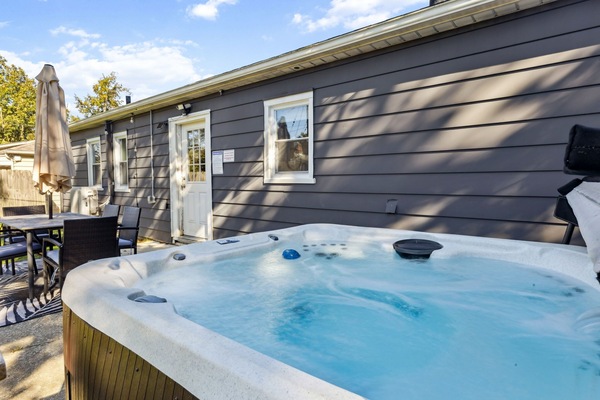 Outdoor spa tub