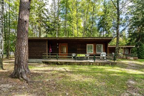 Terrace/patio - Bungalow '13 - Finnhütte' with Private Terrace and Shared Garden (Niesky)