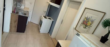 Basic Apartment | Private kitchen