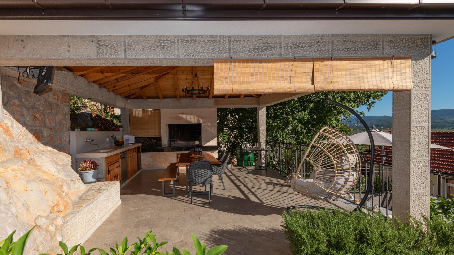 Outdoor dining