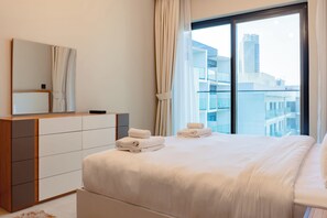 Deluxe appartement, balkon, uitzicht op zwembad | Gratis wifi