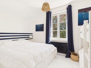 3 bedrooms, iron/ironing board, free WiFi