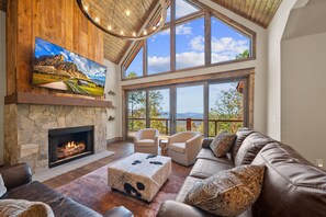 Smart TV, fireplace, books, music library - Golden Sunsets at Eagles Nest - hot tub, view, community amenities (Banner Elk)