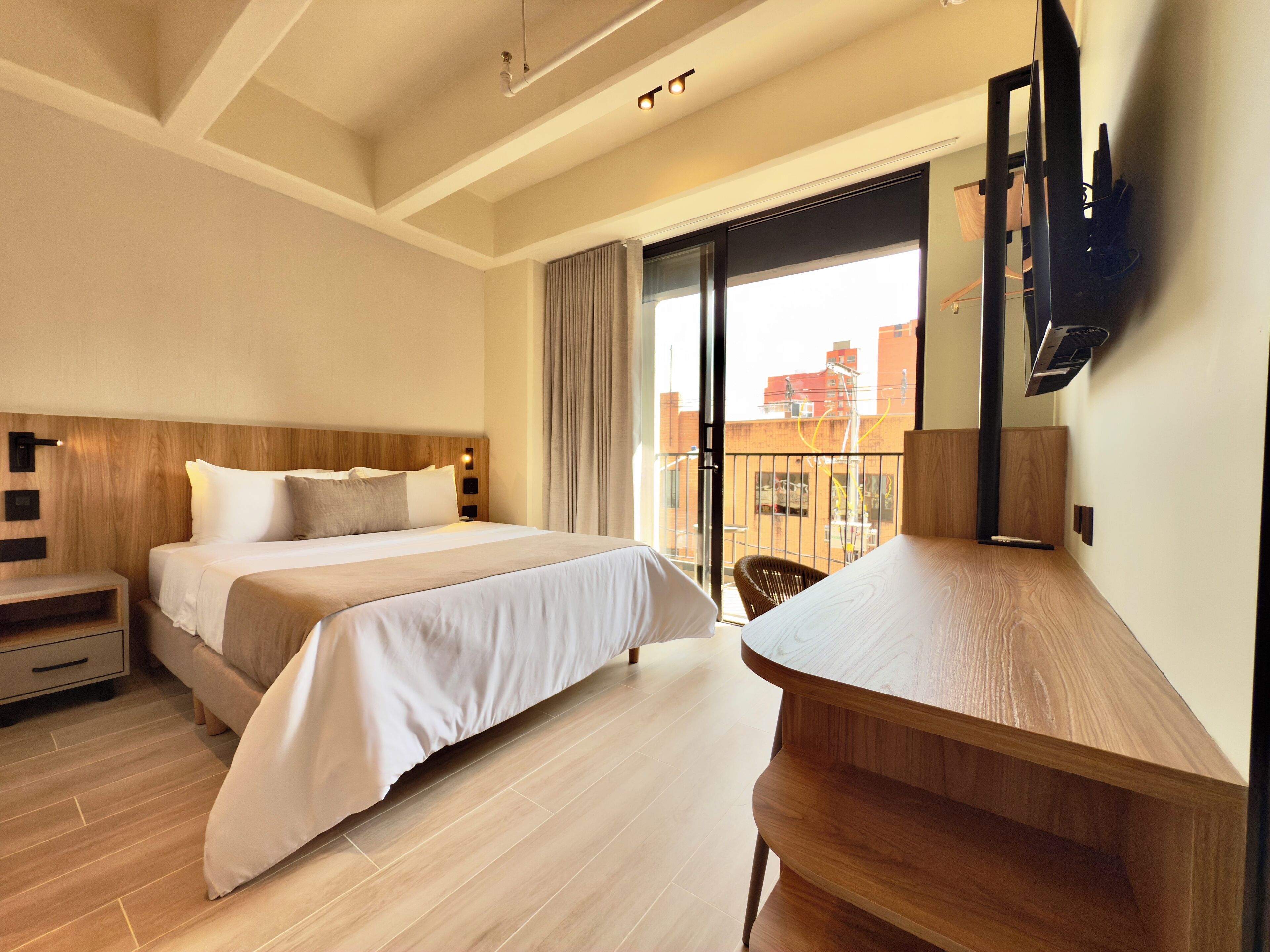 9 chambres, fer et planche à repasser, Wi-Fi, draps fournis