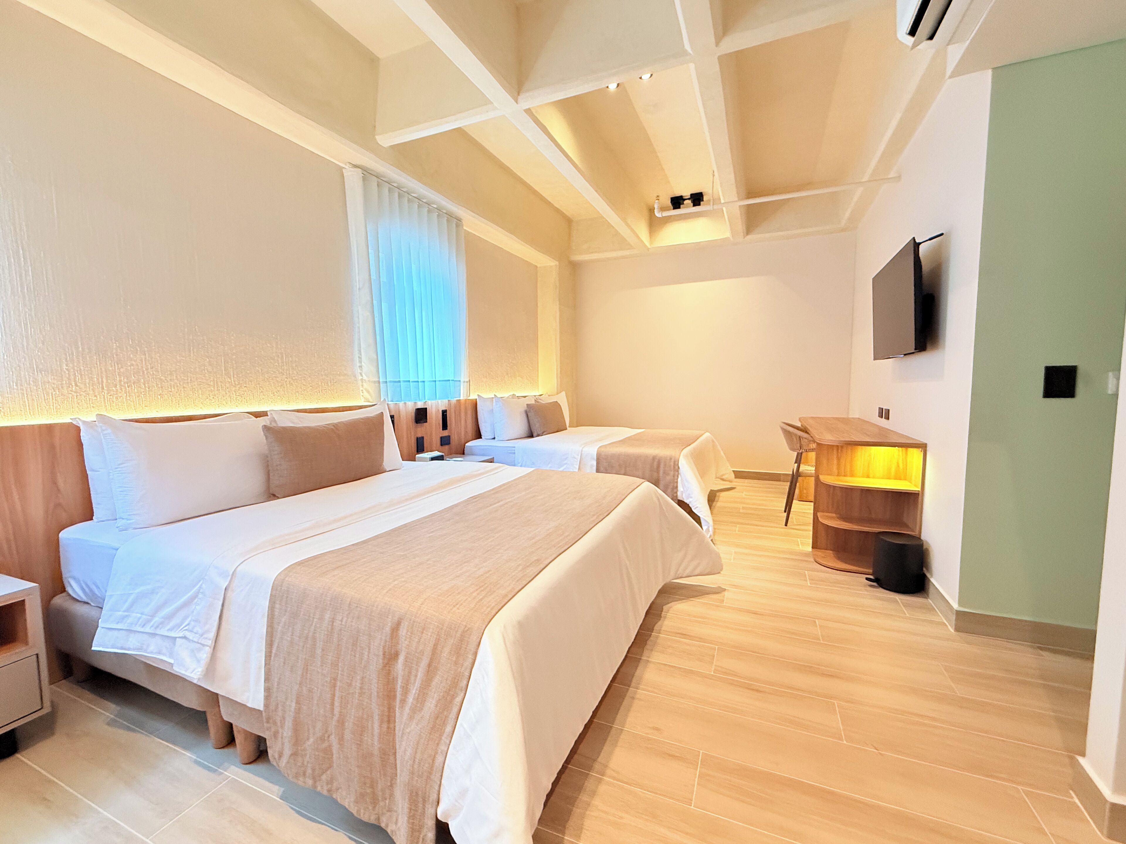 9 habitaciones, tabla de planchar con plancha, wifi y ropa de cama 