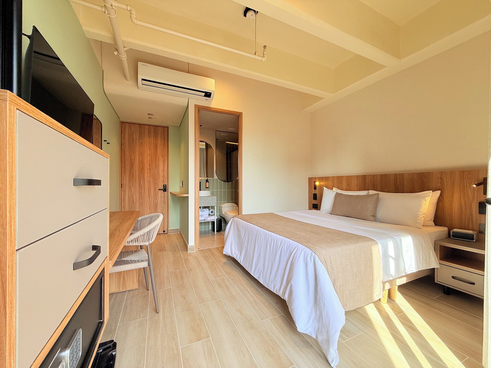 9 bedrooms, iron/ironing board, WiFi, bed sheets