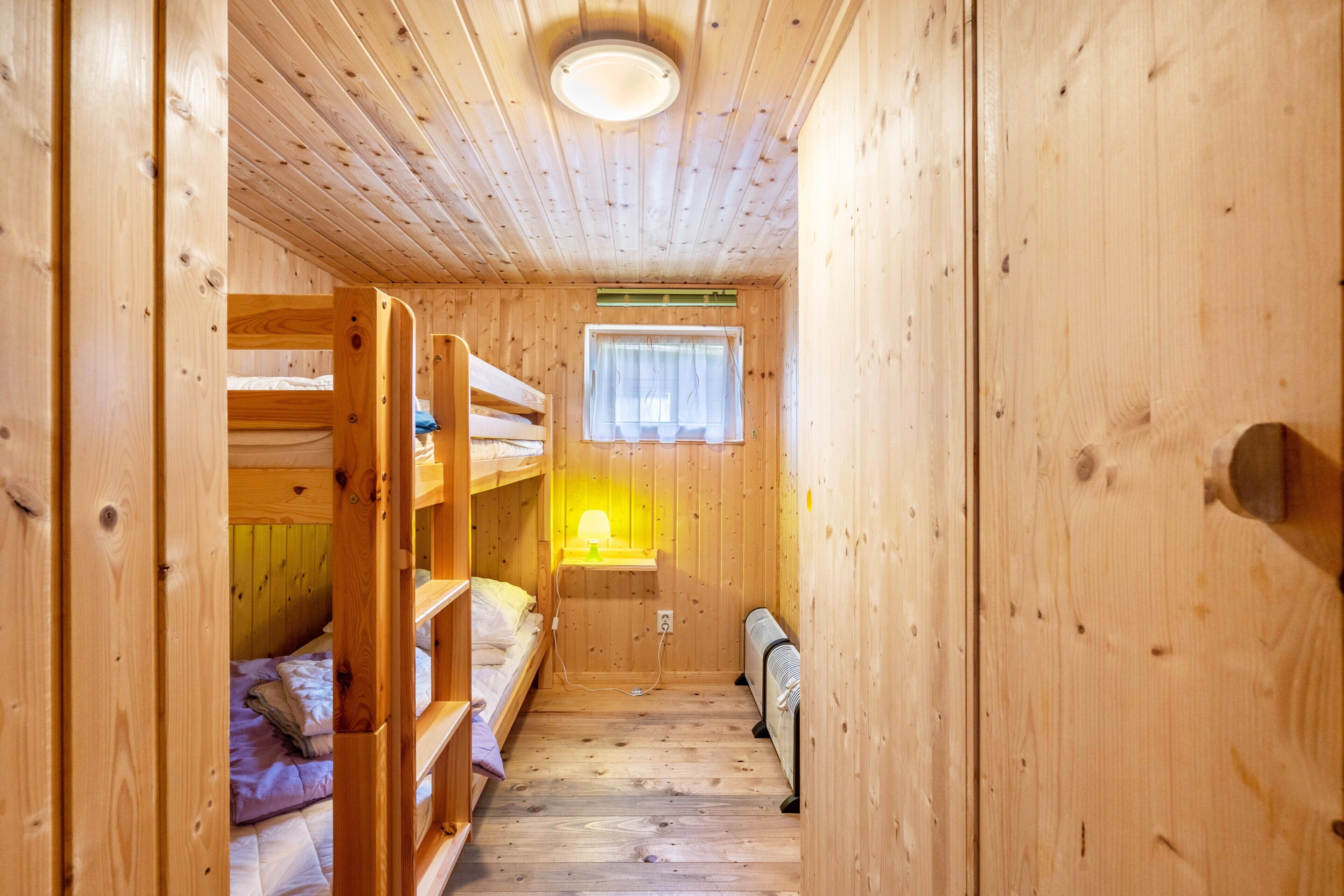 2 bedrooms, bed sheets