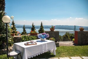 تناول الطعام بالخارج