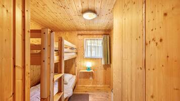 2 bedrooms, bed sheets