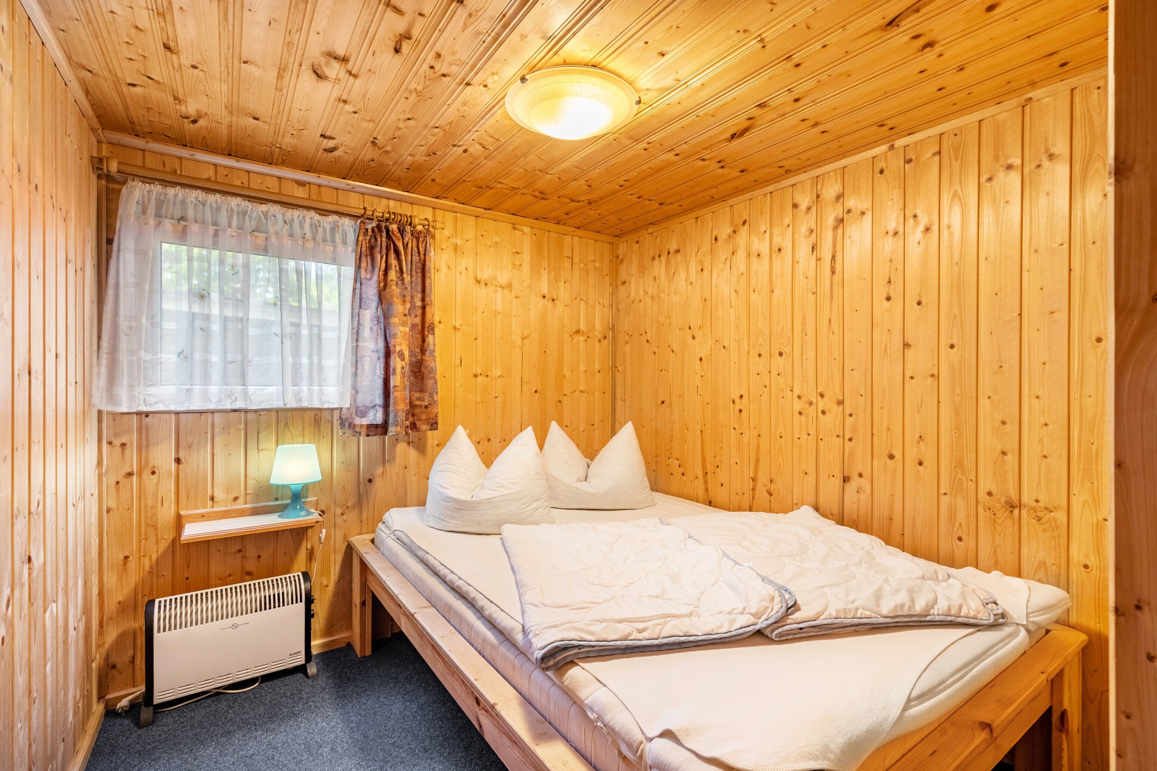 2 bedrooms, bed sheets