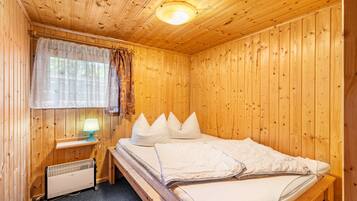 2 bedrooms, bed sheets