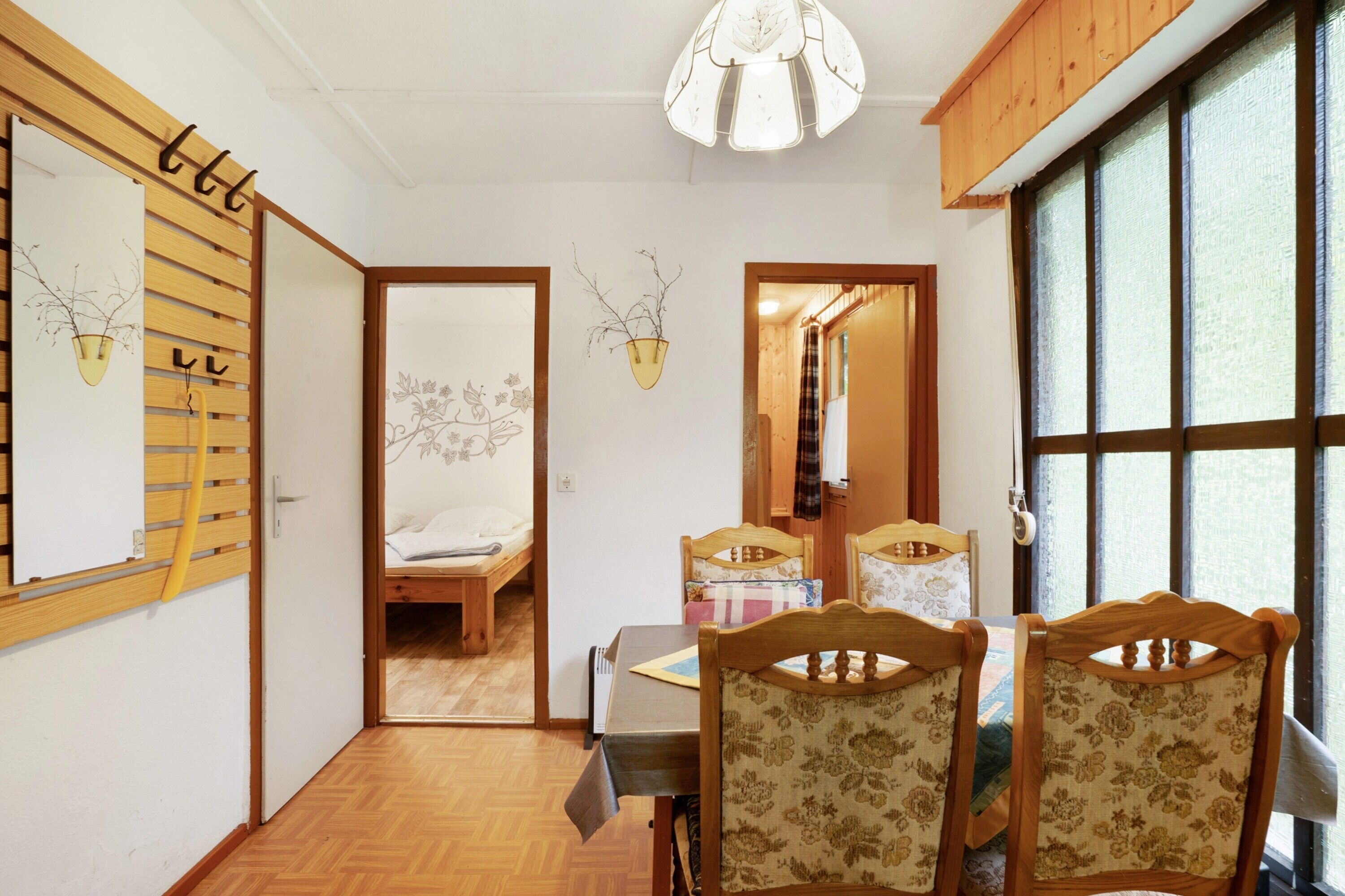 2 bedrooms, bed sheets