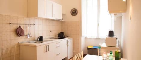 Microones i placa de cuina