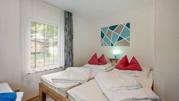 1 bedroom, bed sheets