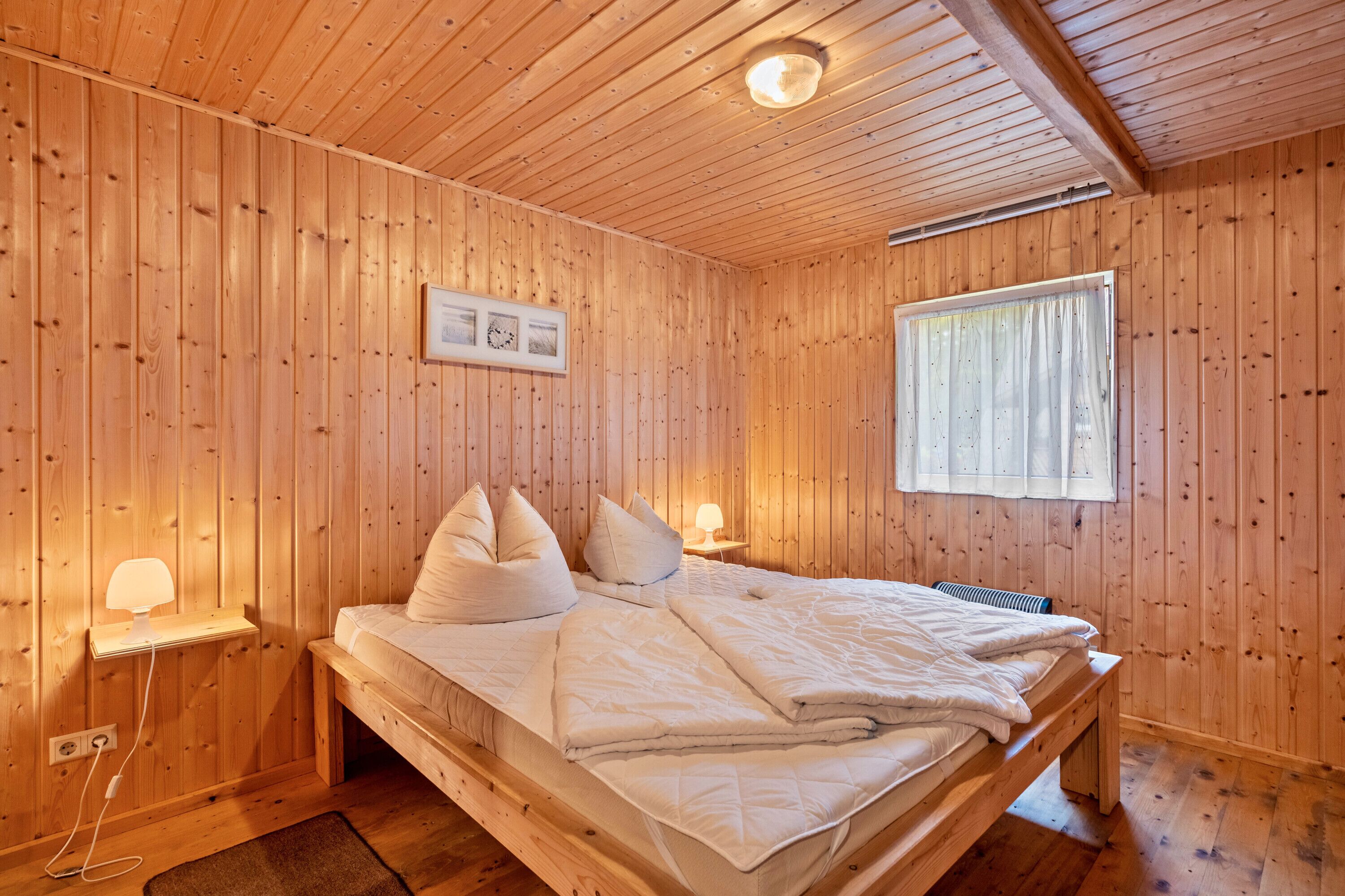 2 bedrooms, bed sheets, wheelchair access