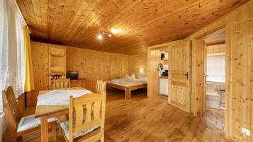 1 bedroom, bed sheets