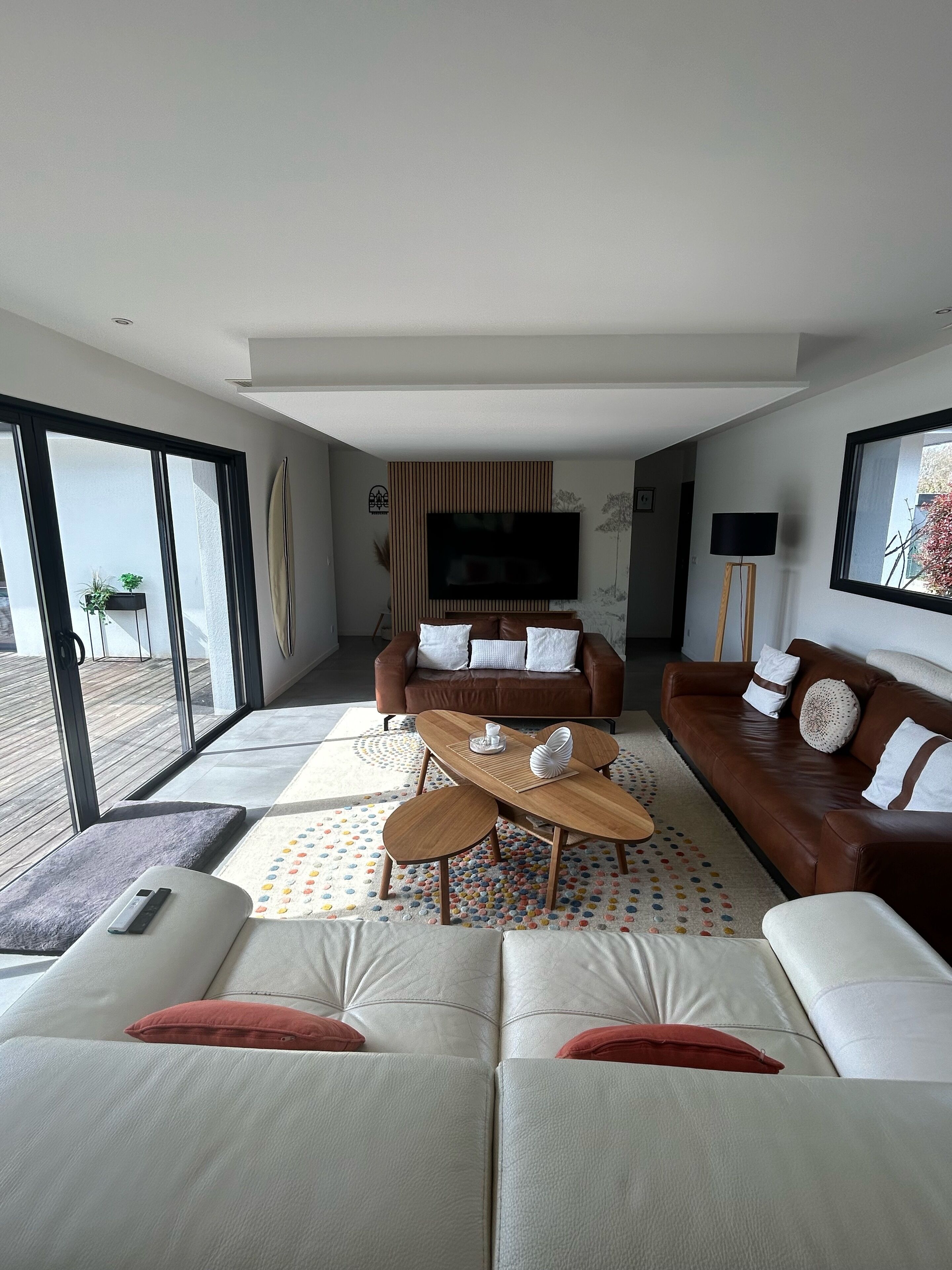 Smart-tv, boeken en een stereo