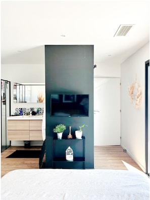 3 makuuhuonetta, silitysrauta/-lauta, internet, vuodevaatteet