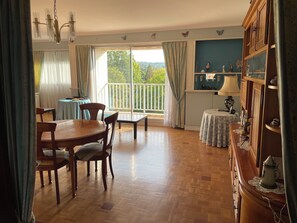 Dining - CHARMING apartment NEAR DOWNTOWN RUEIL. 20 minutes from LA DÉFENSE, 45 minutes from PARIS (Rueil-Malmaison)