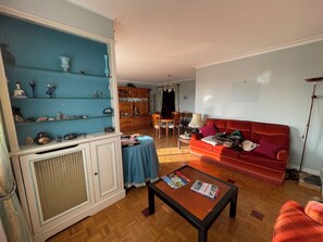 TV - CHARMING apartment NEAR DOWNTOWN RUEIL. 20 minutes from LA DÉFENSE, 45 minutes from PARIS (Rueil-Malmaison)