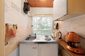 Réfrigérateur, plaque de cuisson, cafetière/bouilloire