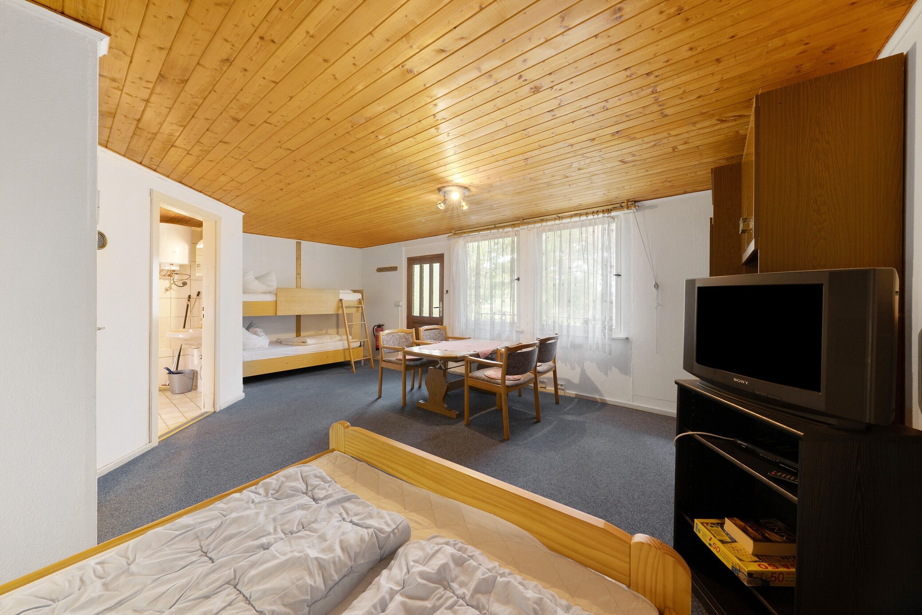 1 bedroom, bed sheets