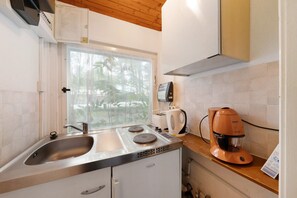 Fridge, stovetop, coffee/tea maker, electric kettle