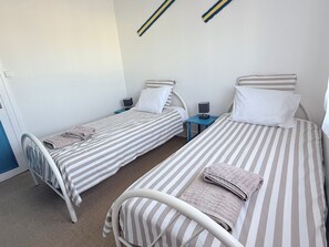 2 sovrum och strykjärn/strykbräda