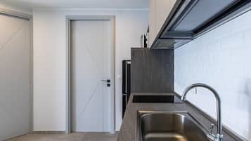 Apartment, Balcony, Mountain View | Private kitchenette
