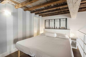 Duplex conforto | Ferros/tábuas de passar roupa, Wi-Fi de cortesia