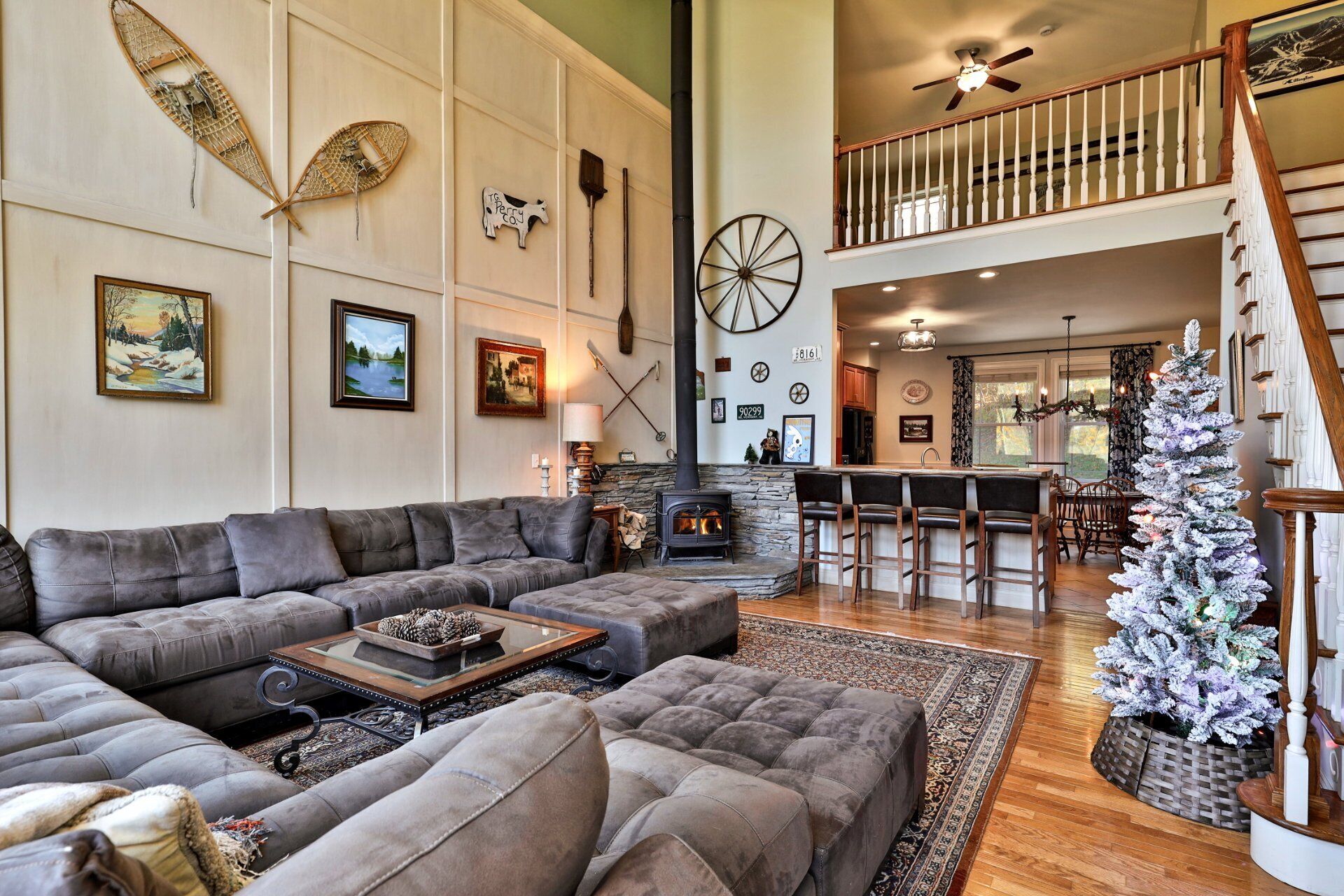 Smart TV, chimenea, videojuegos y reproductor de DVD 