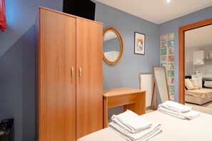 1 bedroom, desk, iron/ironing board, WiFi