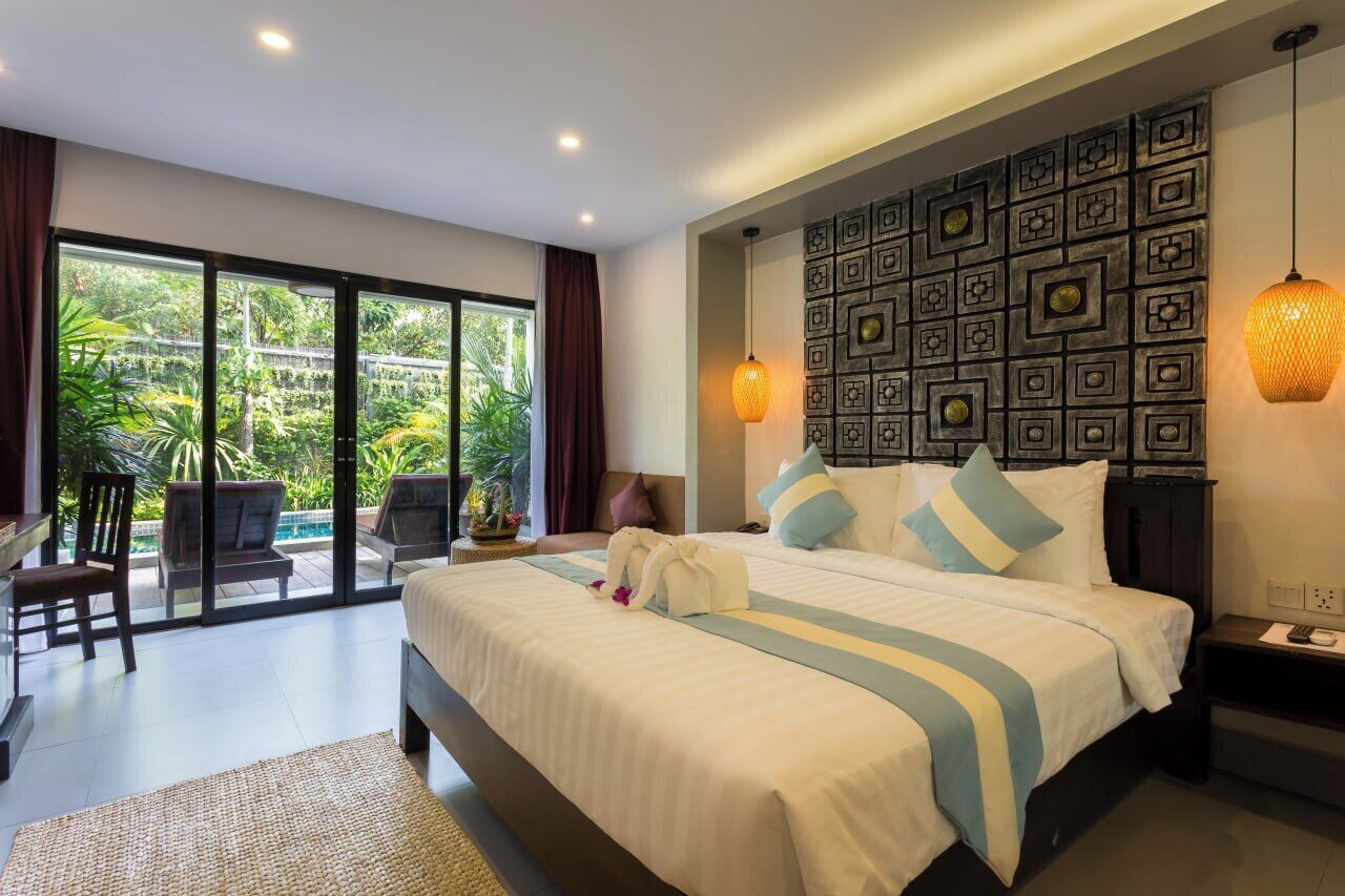 Deluxe King Pool Access | Garden view