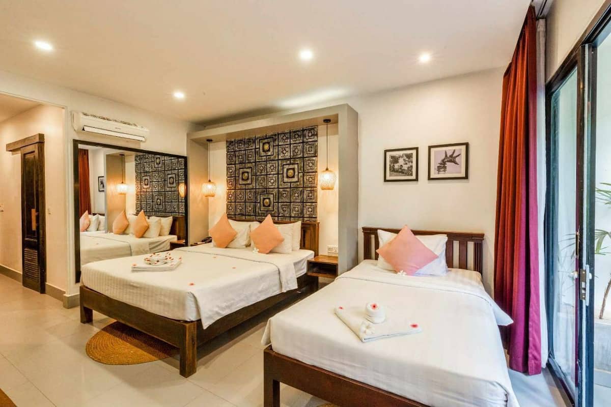 Habitación familiar | Sábanas de algodón egipcio, ropa de cama de alta calidad y minibar