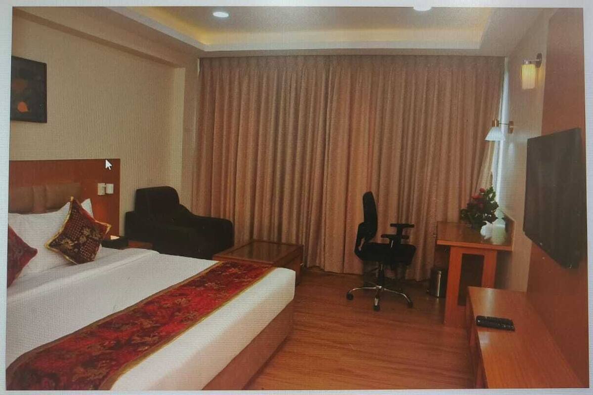 Premium Room | In-room safe, desk, laptop workspace, blackout drapes