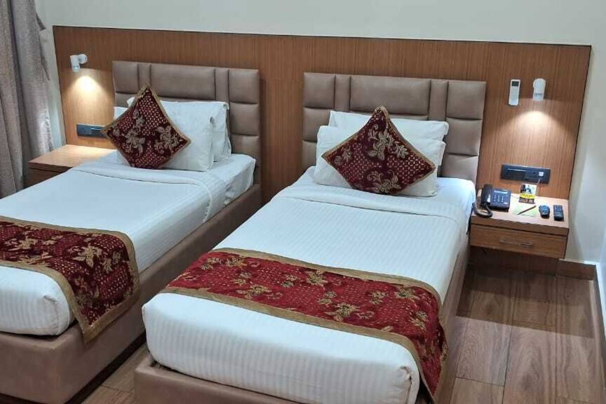 Deluxe Double or Twin Room | In-room safe, desk, laptop workspace, blackout drapes