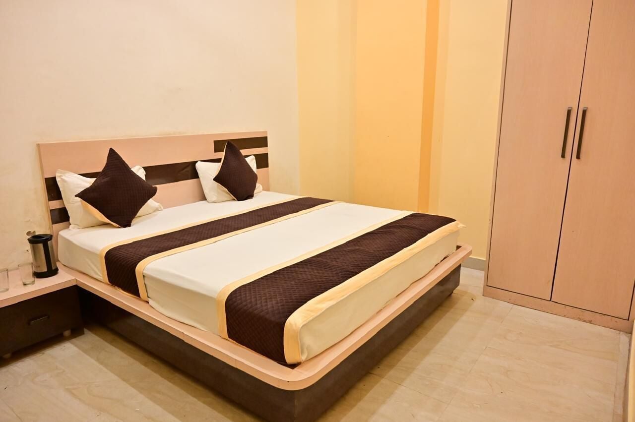 Hypo-allergenic bedding, desk, soundproofing, free WiFi