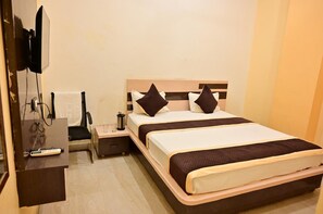 Hypo-allergenic bedding, desk, soundproofing, free WiFi