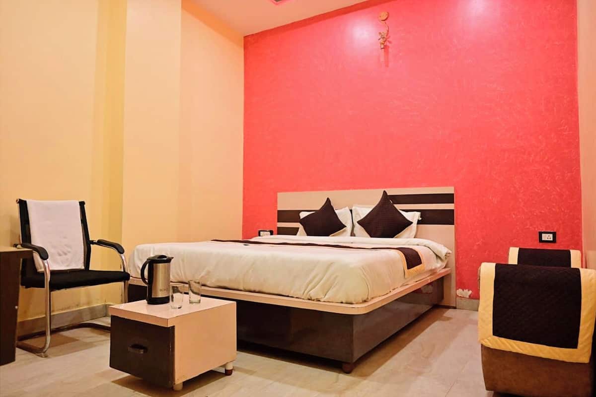 Hypo-allergenic bedding, desk, soundproofing, free WiFi