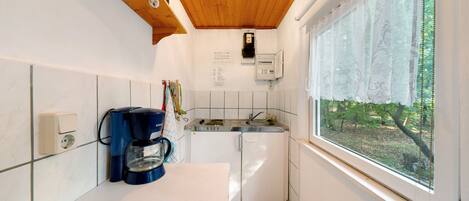 Fridge, stovetop, coffee/tea maker, electric kettle