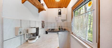 Fridge, stovetop, coffee/tea maker, electric kettle