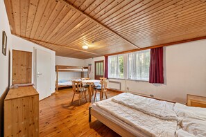 1 bedroom, bed sheets